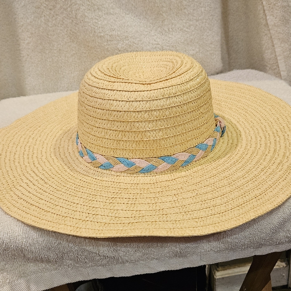 STRAW HAT